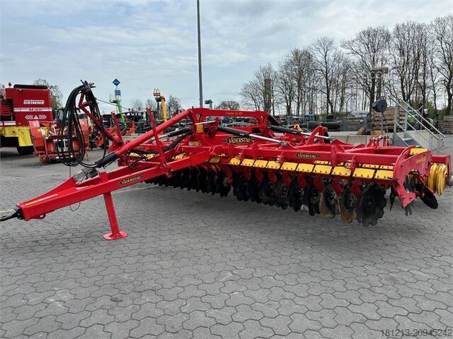 Cultivator de câmp Väderstad Carrier 625 XL