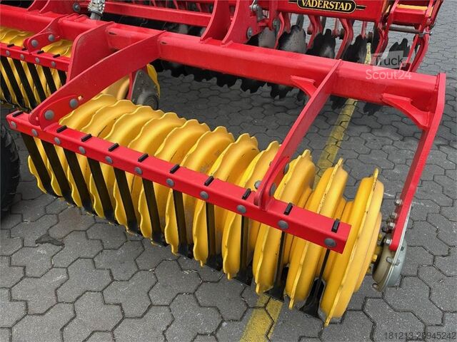 Cultivator de câmp Väderstad Carrier 625 XL