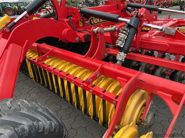 Cultivator de câmp Väderstad Carrier 625 XL