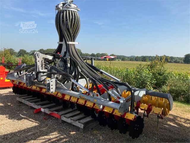 Cultivator de câmp Väderstad Carrier X 525