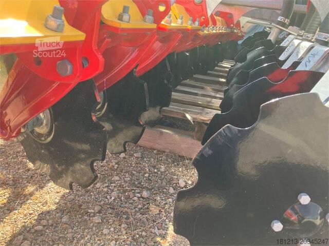 Cultivator de câmp Väderstad Carrier X 525