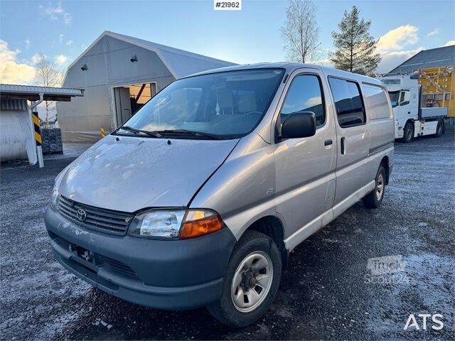Yüksek tavanlı istasyon vagonu Toyota Hiace 4WD. Lots of rust. 6 seats!