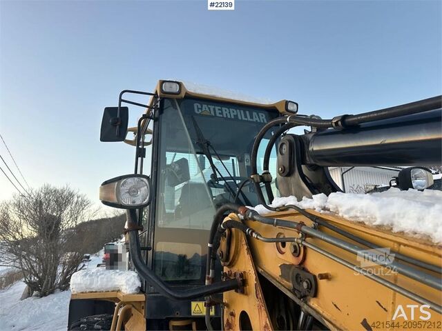 Laster CAT 930G w/ bucket, pallet forks and scale. See hours!