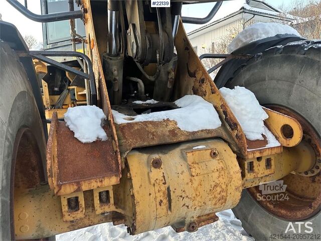 Laster CAT 930G w/ bucket, pallet forks and scale. See hours!