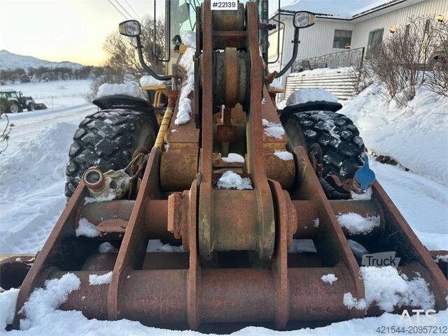 Laster CAT 930G w/ bucket, pallet forks and scale. See hours!