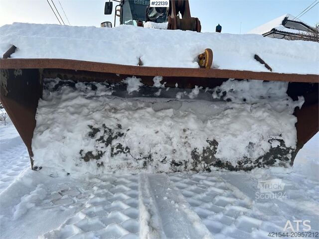 Laster CAT 930G w/ bucket, pallet forks and scale. See hours!