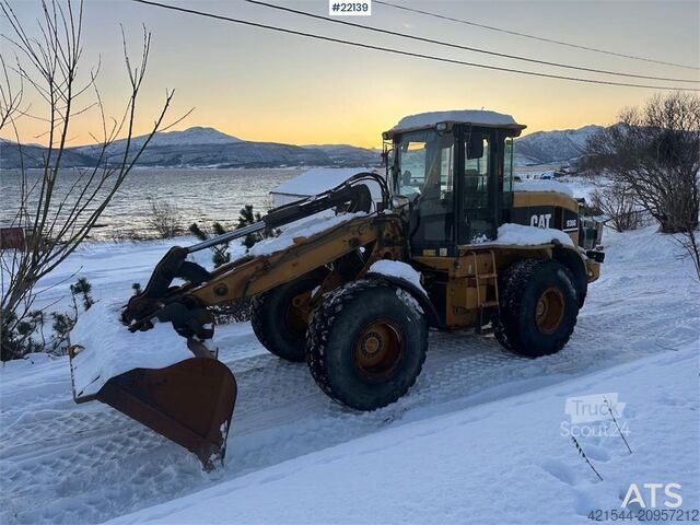 Laster CAT 930G w/ bucket, pallet forks and scale. See hours!