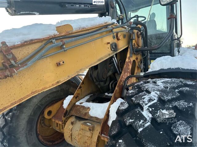 Laster CAT 930G w/ bucket, pallet forks and scale. See hours!