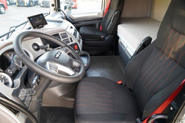 Standaard trekker DAF XF 530 / RETARDER / I-PARK COOL / SUPER SPACE CA