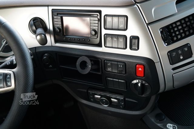 Standaard trekker DAF XF 530 / RETARDER / I-PARK COOL / SUPER SPACE CA