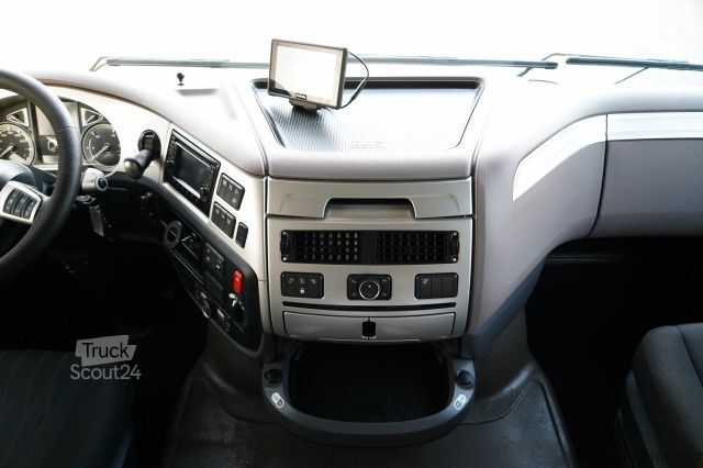 Standaard trekker DAF XF 530 / RETARDER / I-PARK COOL / SUPER SPACE CA