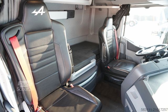 Standard tractor unit RENAULT T 520 / RETARDER / SKÓRY / LIMITED / TEAM ALPINE