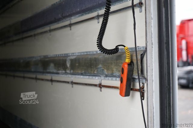 Koelwagen met geïsoleerde laadbak IVECO DAILY 35-140 / KONTENER 4,2 M / WINDA / BLI?NIAK