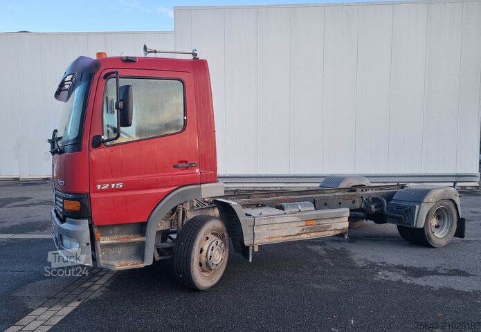 Châssis de camion Mercedes-Benz - 1215 4x2