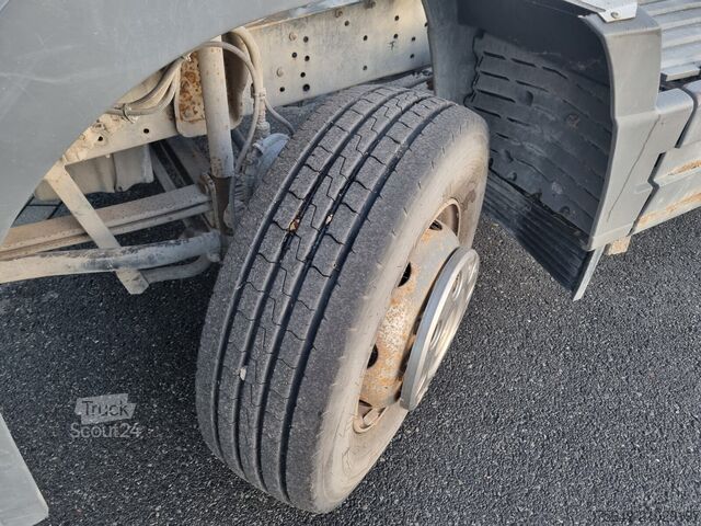 Châssis de camion Mercedes-Benz - 1215 4x2