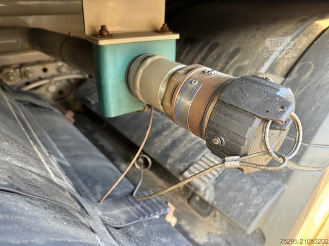 Drankentruck MERCEDES-BENZ Antos 2543 für Schmierstoff Pumpen 4xSchläuche