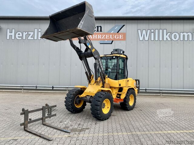 Kolesni nakladalnik VOLVO L30 G | Radlader*CareTack*Belamax*Klima*!TOP!