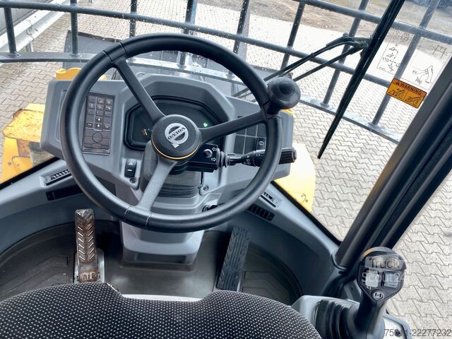 Kolesni nakladalnik VOLVO L30 G | Radlader*CareTack*Belamax*Klima*!TOP!