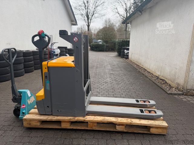 Chariot élévateur JUNGHEINRICH EJD 120 Li-ion Hochhubwagen 2024 365 St  Wie Neu