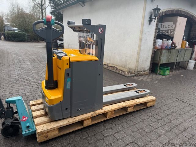 Chariot élévateur JUNGHEINRICH EJD 120 Li-ion Hochhubwagen 2024 365 St  Wie Neu