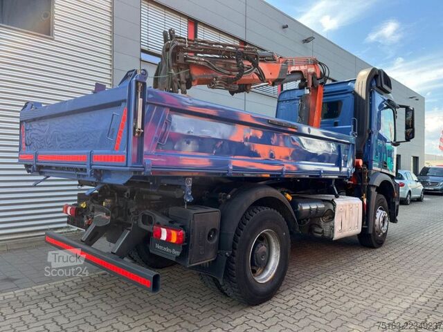Trojstranný sklápací nákladný automobil MERCEDES-BENZ Arocs 1833 K 4x2 2-Achs Kipper Kran Atlas 105.2
