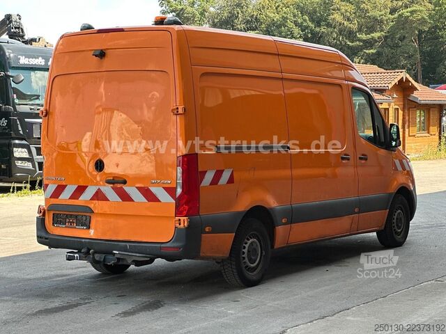 Fourgon tôlé MERCEDES-BENZ Sprinter 317 CDI III Kasten RWD *Unfallschaden*