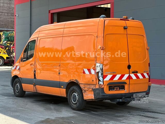 Fourgon tôlé MERCEDES-BENZ Sprinter 317 CDI III Kasten RWD *Unfallschaden*
