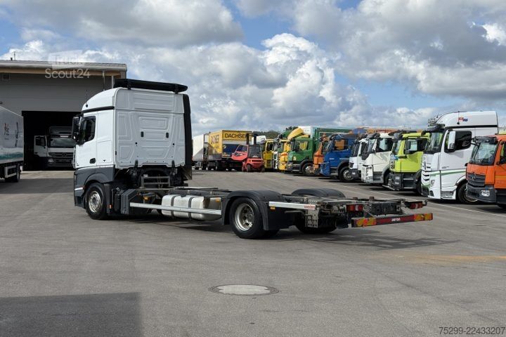 Camión con caja móvil Mercedes-Benz Actros 1842 BDF / Swiss-Vehicle