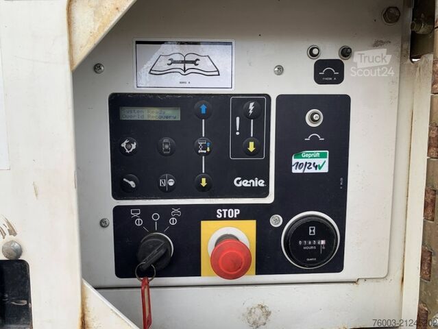 Scherenarbeitsbühne Genie GS3390 - 12,06 m - 4x4 - diesel