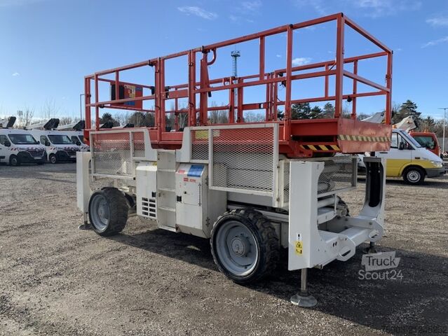 Scherenarbeitsbühne Genie GS3390 - 12,06 m - 4x4 - diesel