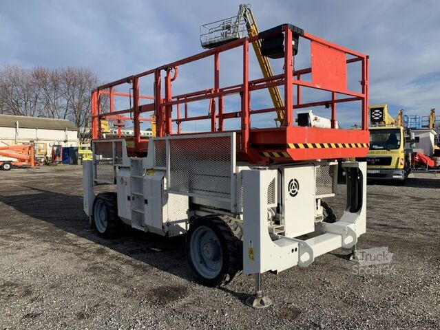 Scherenarbeitsbühne Genie GS3390 - 12,06 m - 4x4 - diesel