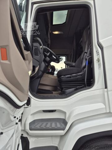 Стандартен трактор DAF XG 480 FT