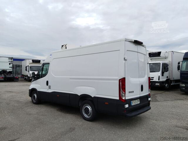 شاحنة مبردة Iveco DAILY 35S16
