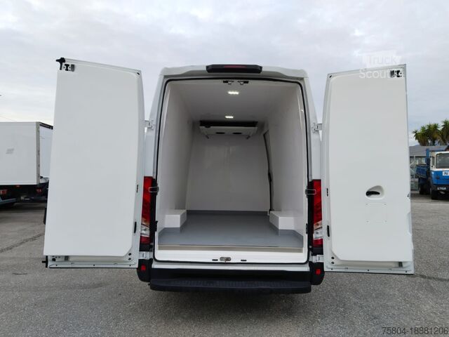 شاحنة مبردة Iveco DAILY 35S16