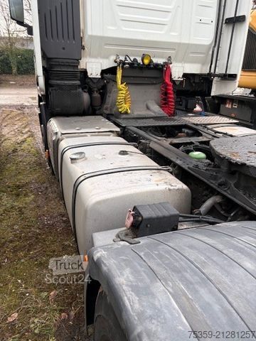 Standard tractor unit IVECO Stralis Hi Way