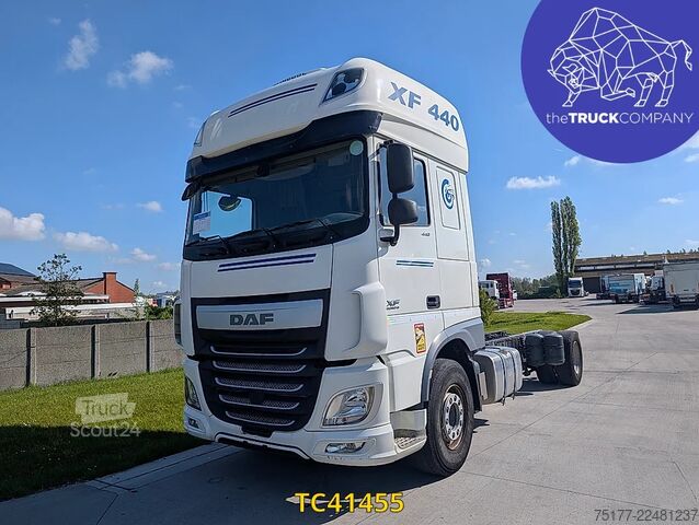 Шасси с кабиной DAF XF 440