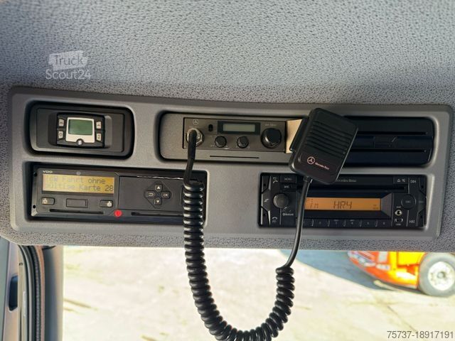 Plachtová dodávka MERCEDES-BENZ 824 L + Anhänger