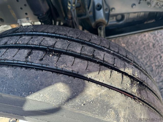 Plachtová dodávka MERCEDES-BENZ 824 L + Anhänger