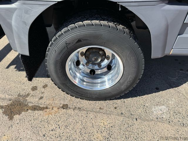 Dodávka s plachtovou bočnicou MERCEDES-BENZ 824 L