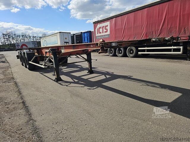Transport von Containern FREUHAUF VFK TF 38C1  40 2 X20  SMB DRUM