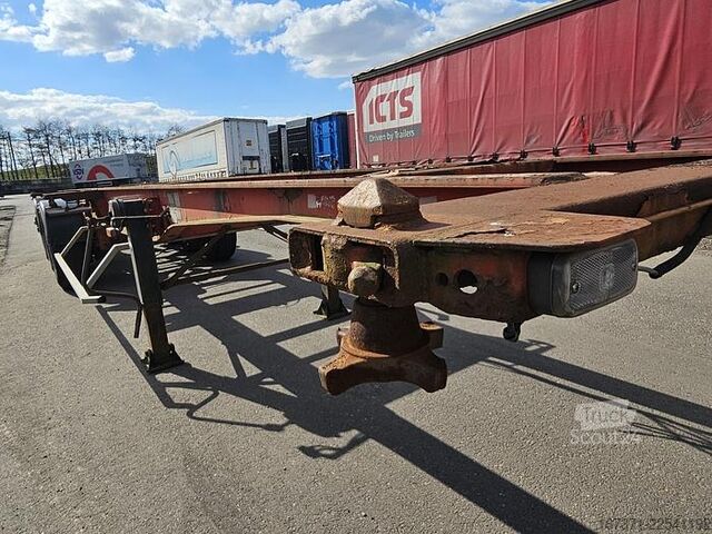 Transport von Containern FREUHAUF VFK TF 38C1  40 2 X20  SMB DRUM