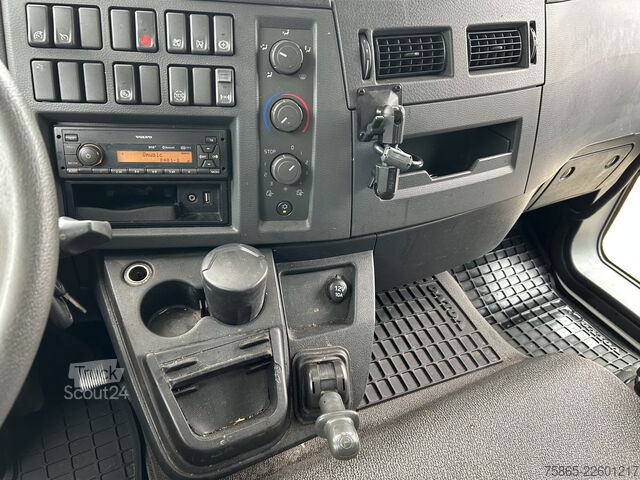 Koffer Volvo FL 210 Euro 6 D / 12 Ton / 293 dkm / Box / Laad...