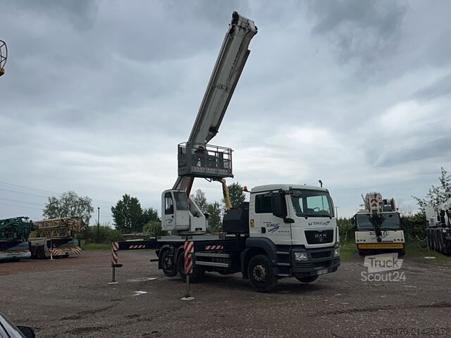 Plataforma de trabalho aéreo montada em camião MAN TGS 26.320 6x2-2 BL with Oil Steel Eagle 3526 (35m)