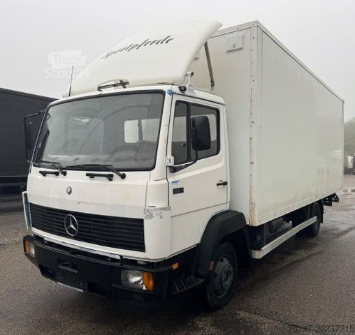 Transporteur de bétail MERCEDES-BENZ 814 4x2 5 Pferde 3 Sitzer