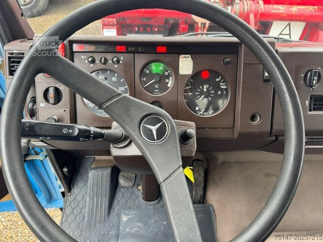Transporteur de bétail MERCEDES-BENZ 814 4x2 5 Pferde 3 Sitzer