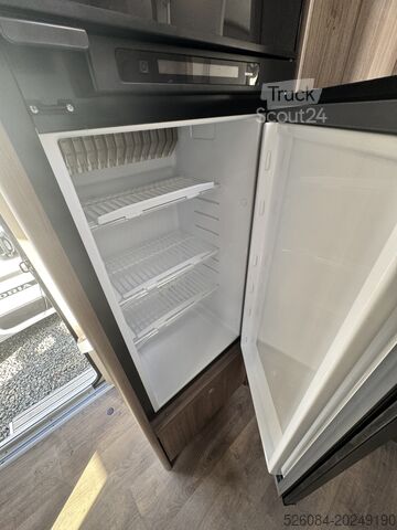 Polointegrovaný karavan Carado T447 pro+ 24