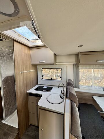 Polointegrovaný karavan Carado T447 pro+ 24