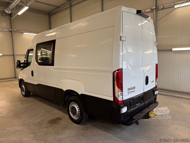 Skåpbil IVECO Daily Kasten 7 SEATS + AHK 3500 KG L3H2 2.3 136