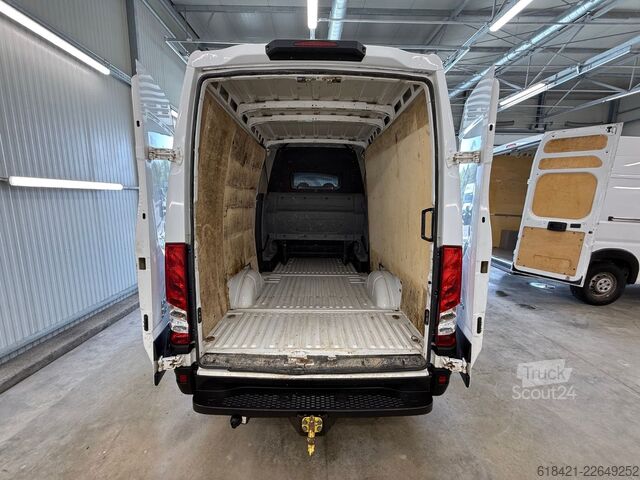 Skåpbil IVECO Daily Kasten 7 SEATS + AHK 3500 KG L3H2 2.3 136