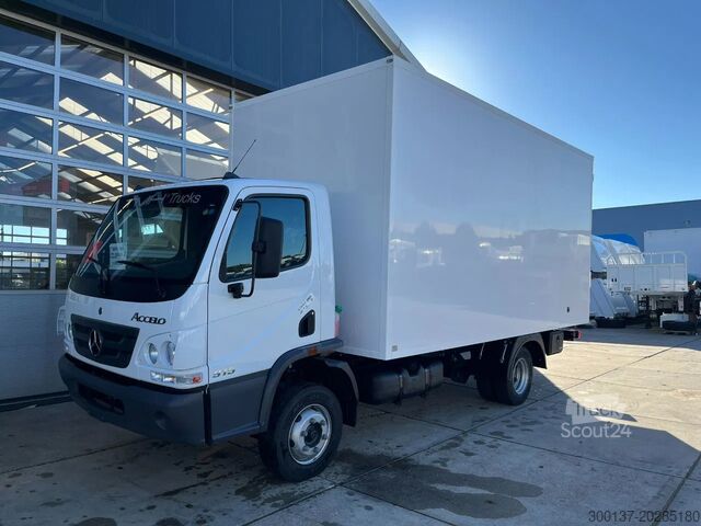Suitcase Mercedes-Benz Accelo 915 4x2 Closed Cargo Truck